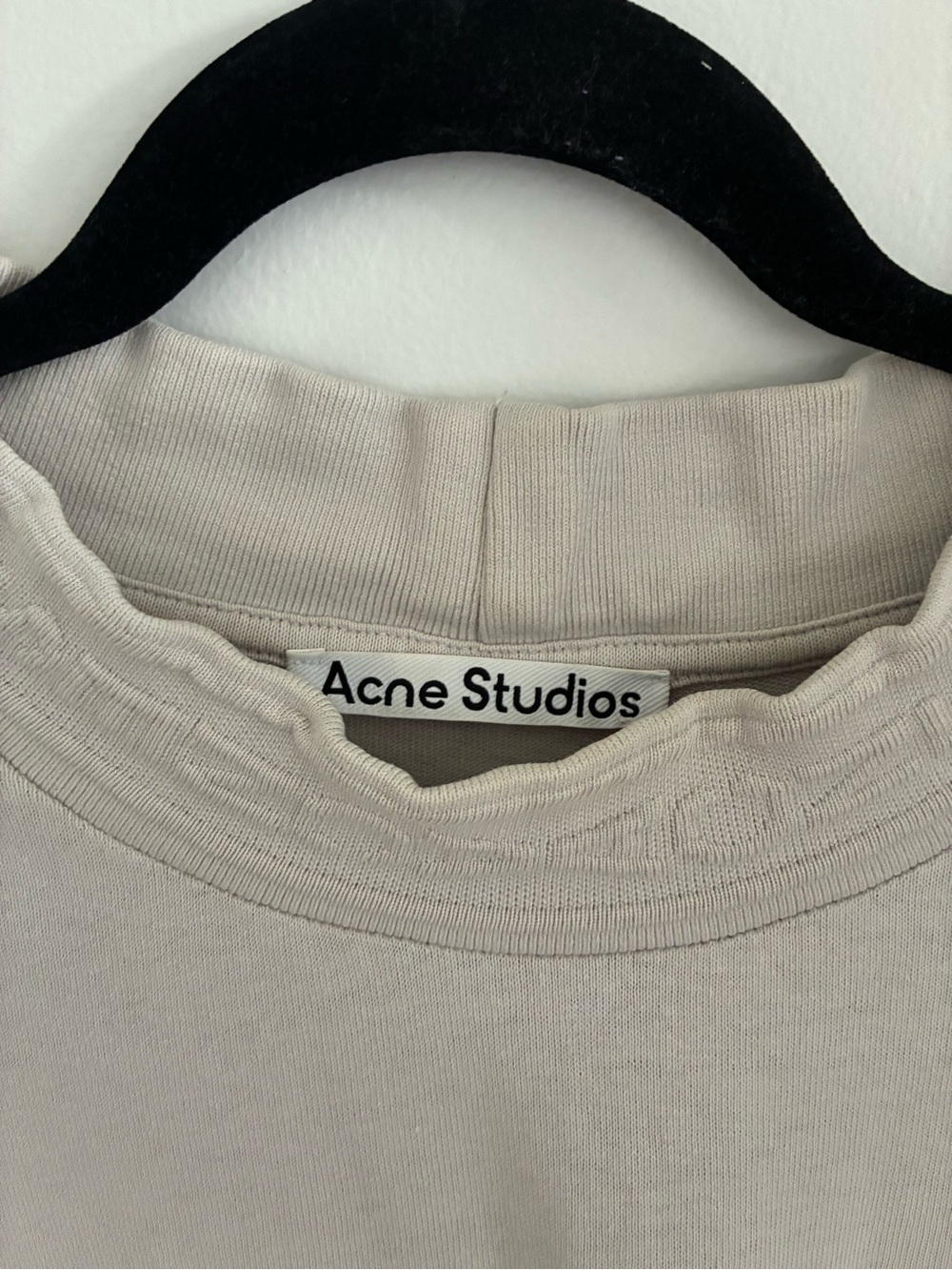 Acne light beige sweatshirt with logo tag